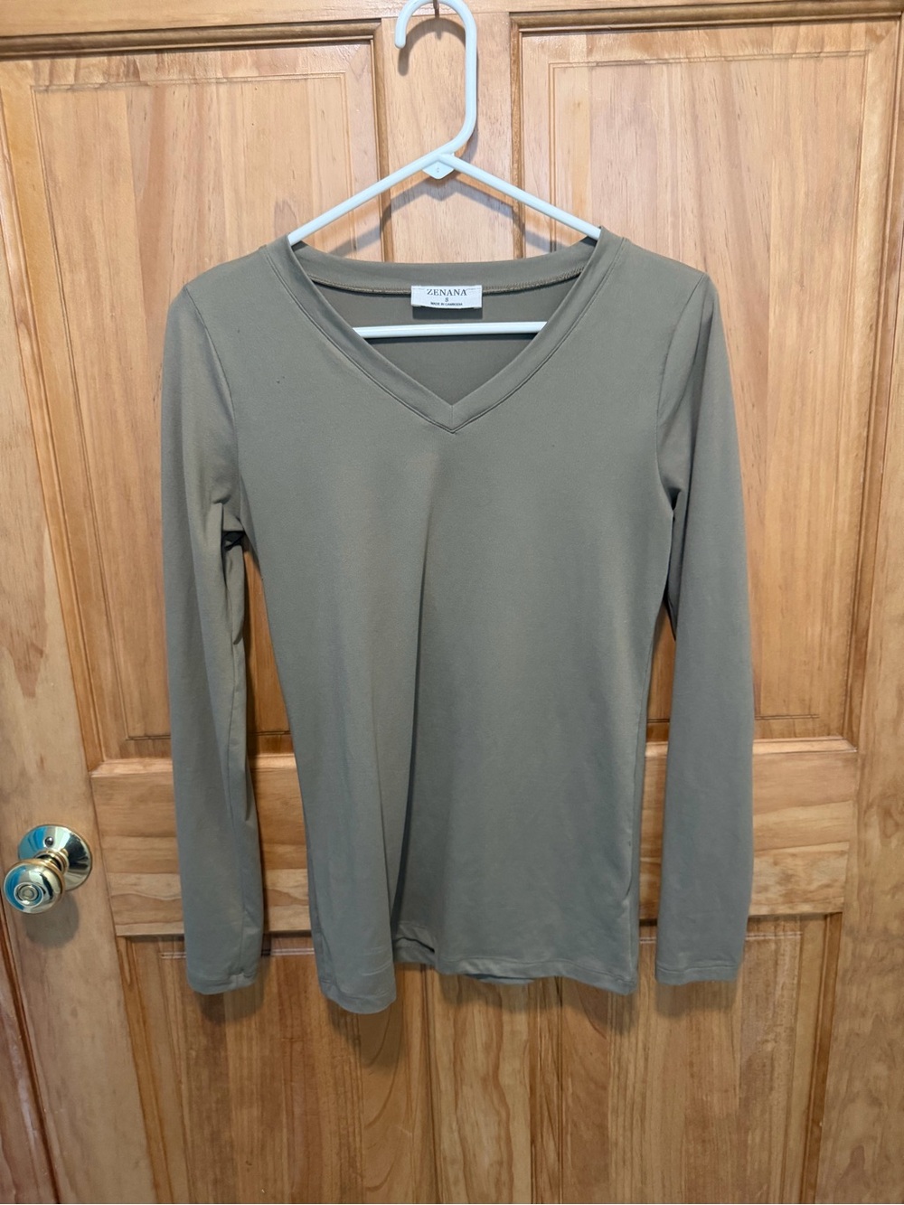 Zenana Olive Green V Neck Long Sleeve Stretch Top Women’s Small